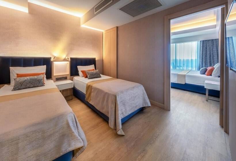 اتاق خانوادگی با چشم‌انداز باغ, Lago