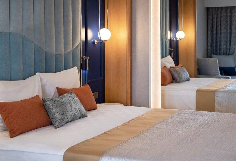 اتاق خانوادگی با چشم‌انداز باغ, Lago