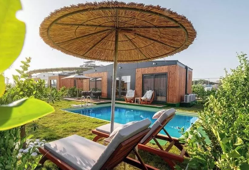ویلای یک اتاق خوابه با استخر شنا, Lago