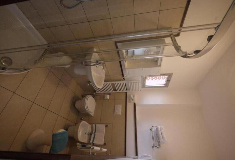 豪华海景房带阳台, Piccadilly