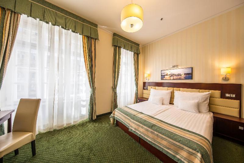 غرفة قياسية, President