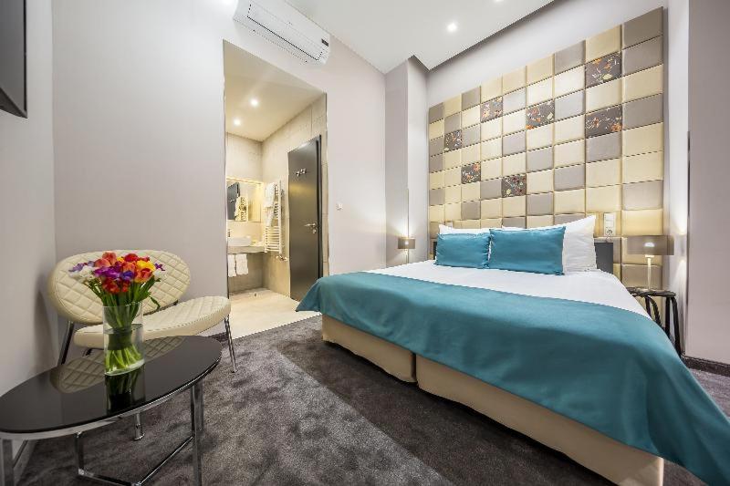 غرفة قياسية, President