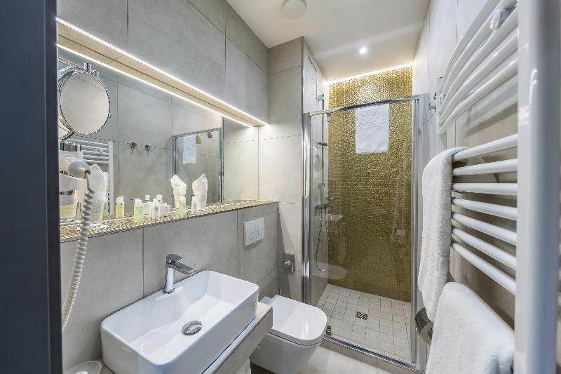 غرفة قياسية, President