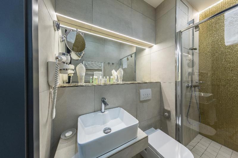 غرفة قياسية, President