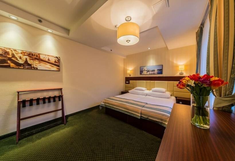 غرفة قياسية, President