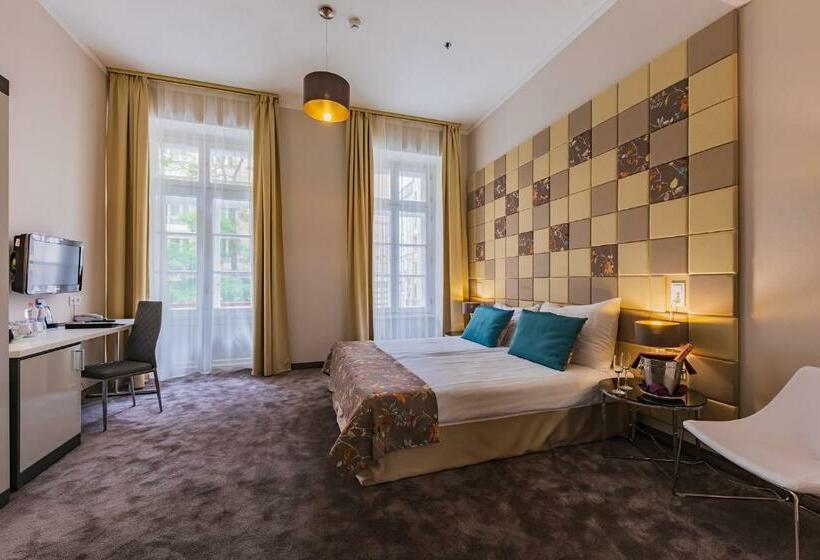 غرفة سوبيريور, President