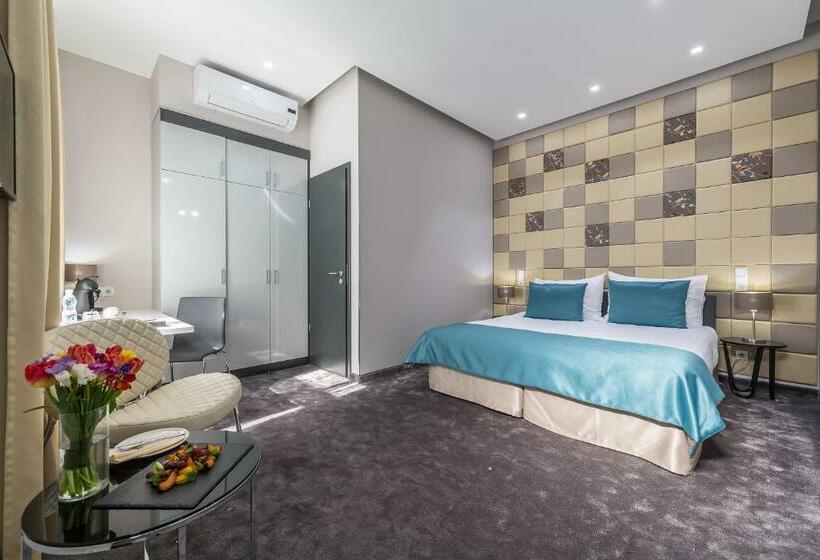 غرفة سوبيريور, President