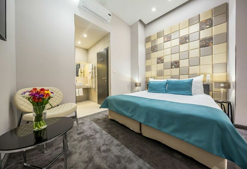 غرفة سوبيريور, President