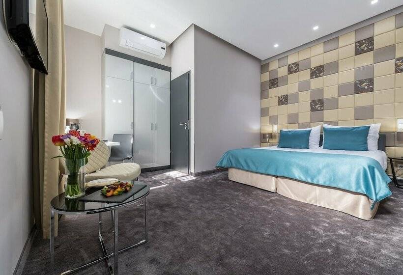 غرفة سوبيريور, President