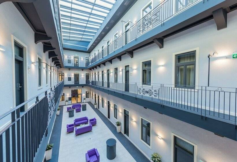 غرفة سوبيريور, President