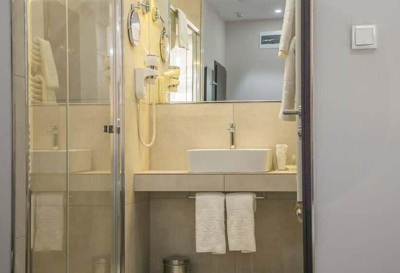 غرفة سوبيريور, President