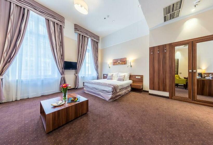 جناح جونيور, President