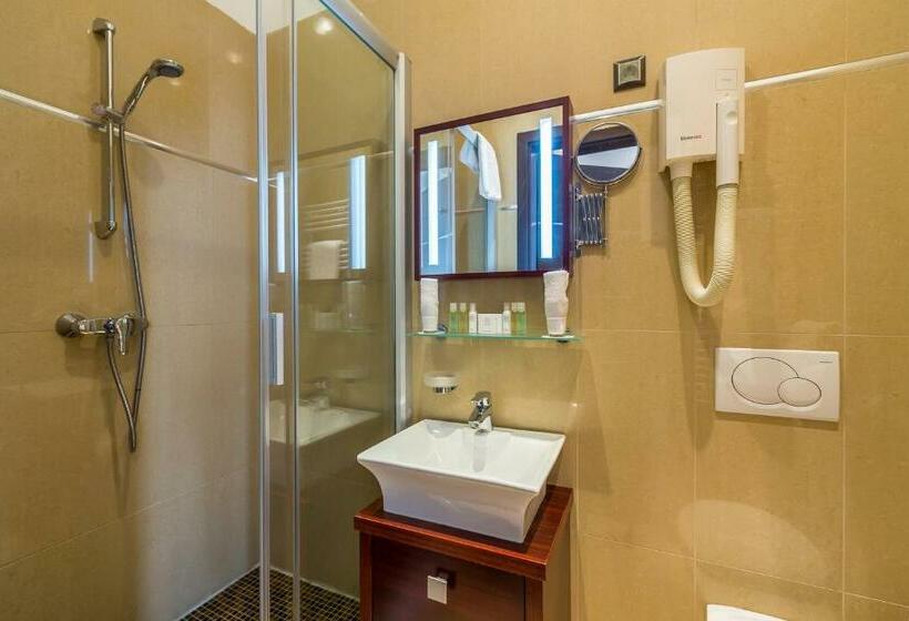 جناح جونيور, President