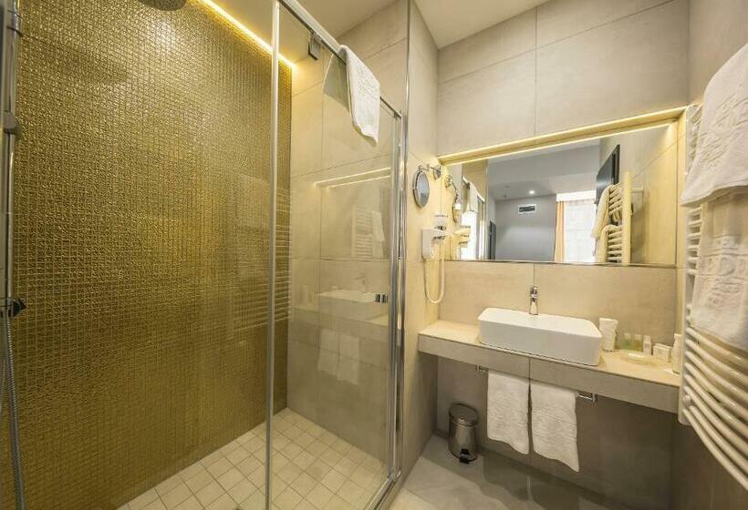 جناح جونيور, President