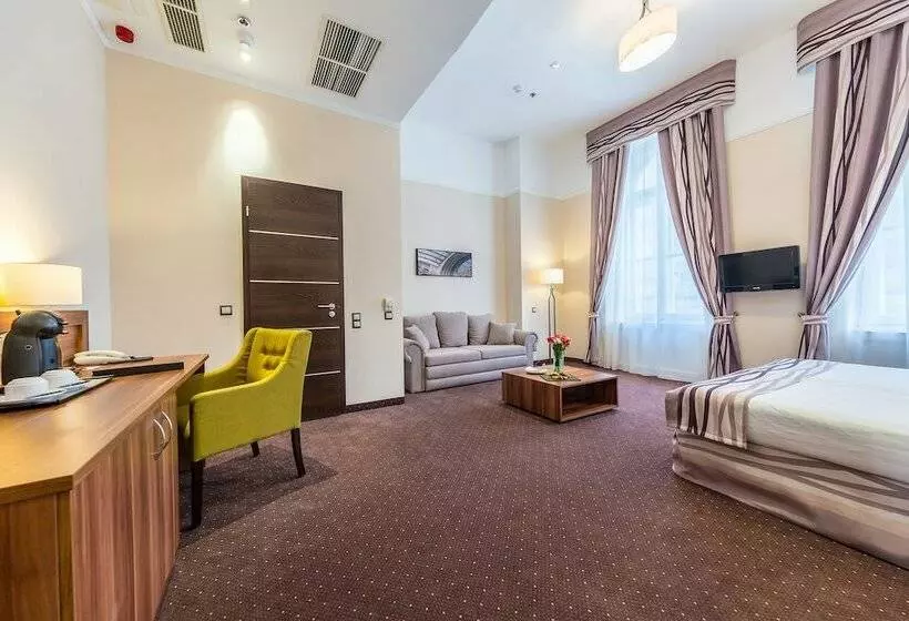 سوییت جونیور, President Budapest, Affiliated by Meliá