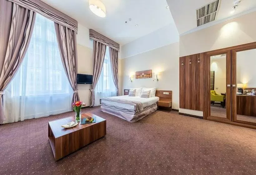 سوییت جونیور, President Budapest, Affiliated by Meliá