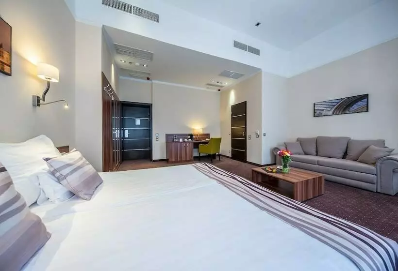 سوییت جونیور, President Budapest, Affiliated by Meliá