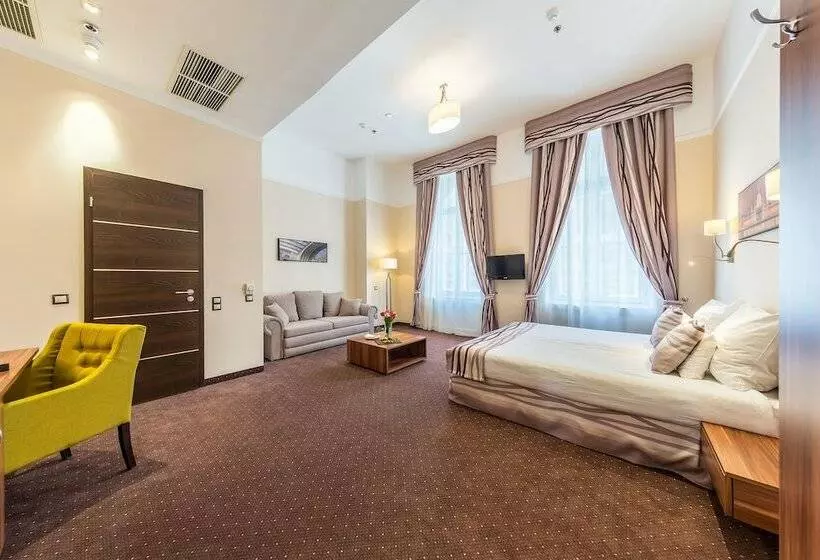 سوییت جونیور, President Budapest, Affiliated by Meliá