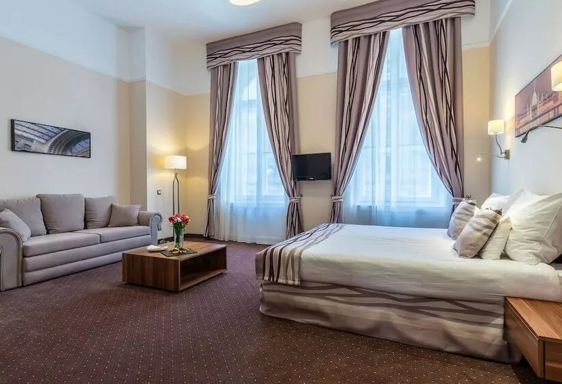 سوییت جونیور, President Budapest, Affiliated by Meliá