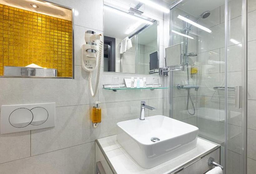 غرفة قياسية, President