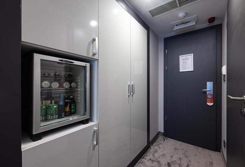 غرفة قياسية, President