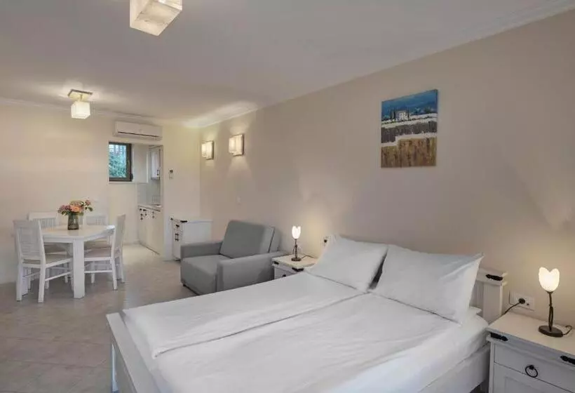 استودیوی استاندارد با چشم‌انداز دریا, Santa Marina Holiday Village
