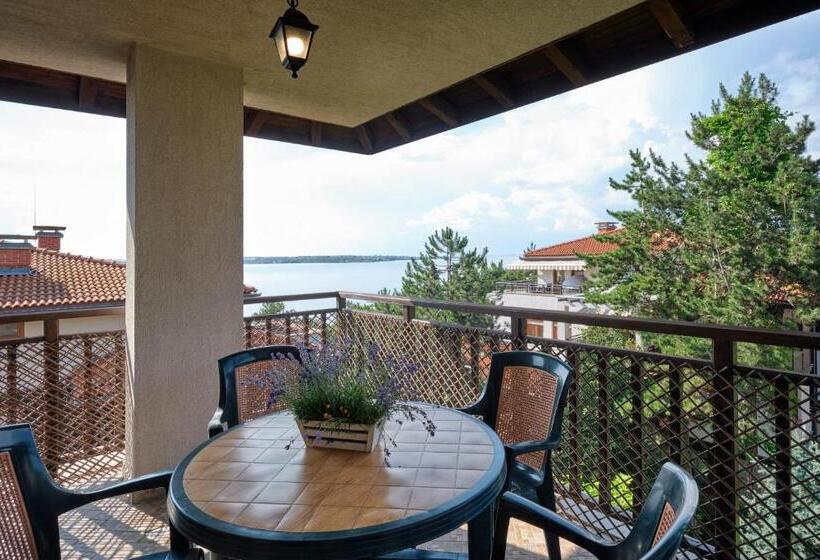 Апартаменты 2 Спальни Вид на Море, Santa Marina Holiday Village