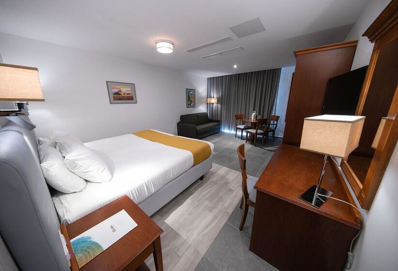 استودیوی استاندارد, Solana Hotel & Spa