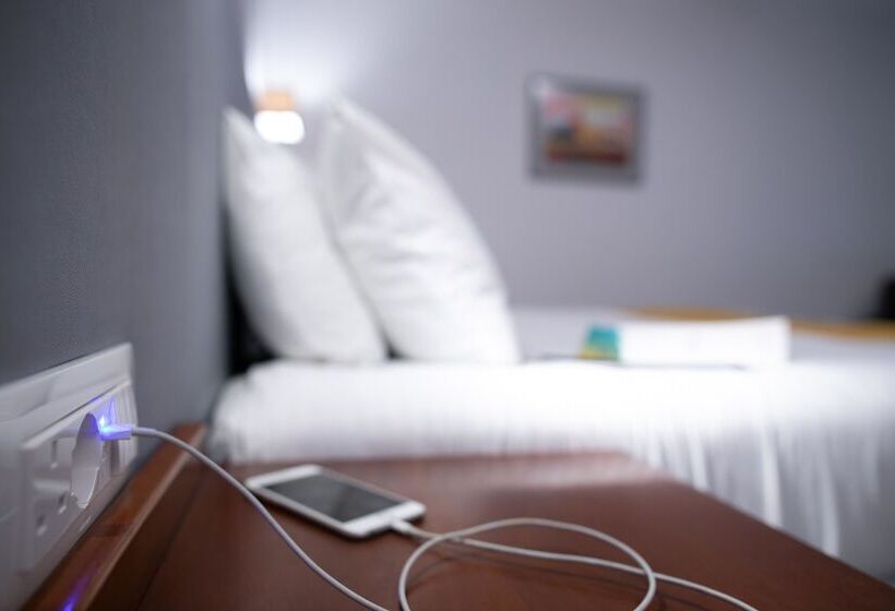 استودیوی استاندارد, Solana Hotel & Spa