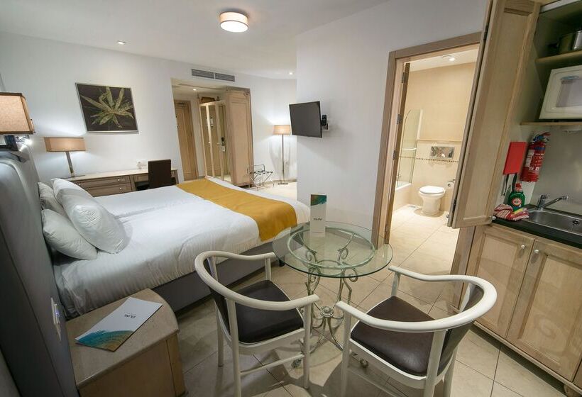 سوییت جونیور, Solana Hotel & Spa