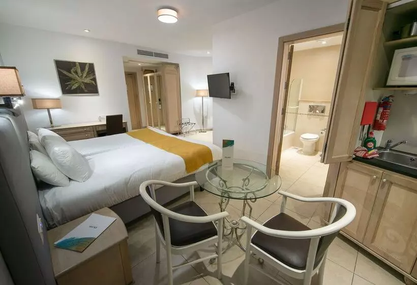 سوییت جونیور, Solana Hotel & Spa