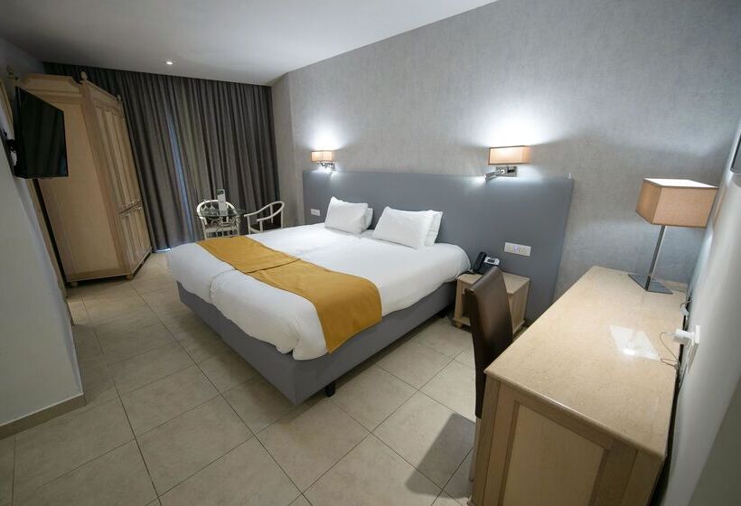 سوییت جونیور, Solana Hotel & Spa