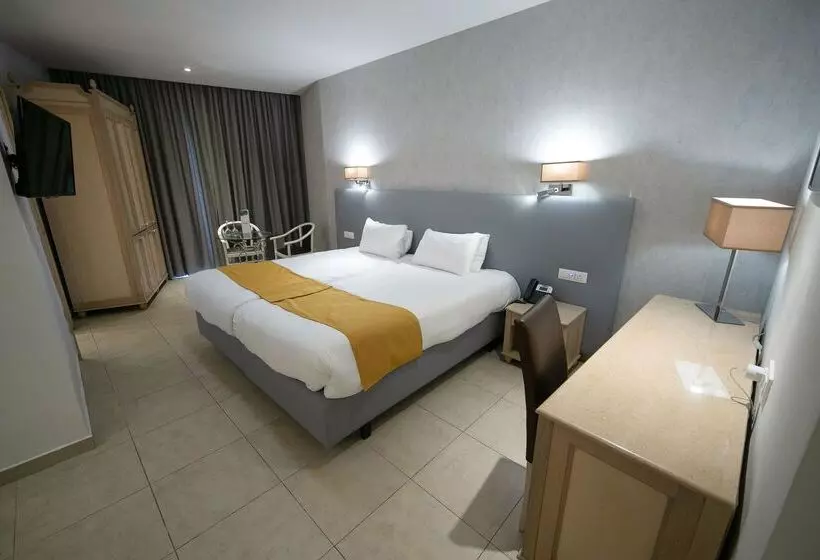 سوییت جونیور, Solana Hotel & Spa