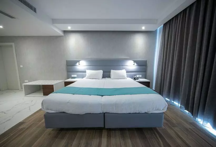 سوییت لوکس, Solana Hotel & Spa