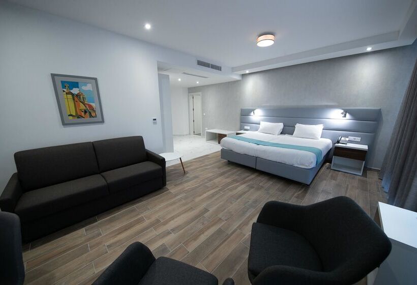 سوییت لوکس, Solana Hotel & Spa