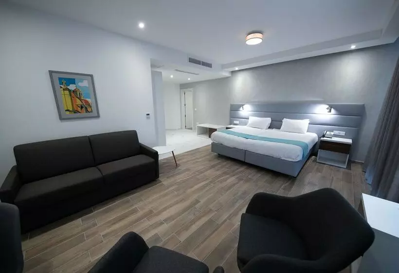 سوییت لوکس, Solana Hotel & Spa