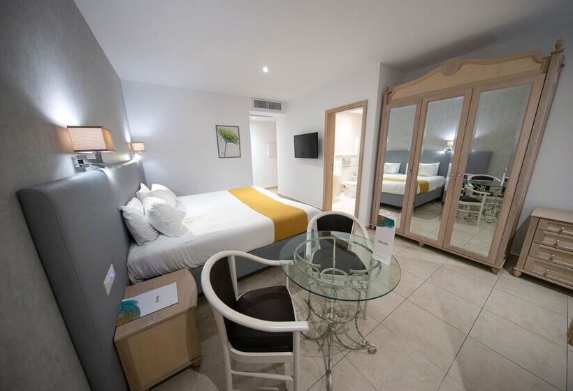 استودیوی استاندارد, Solana Hotel & Spa