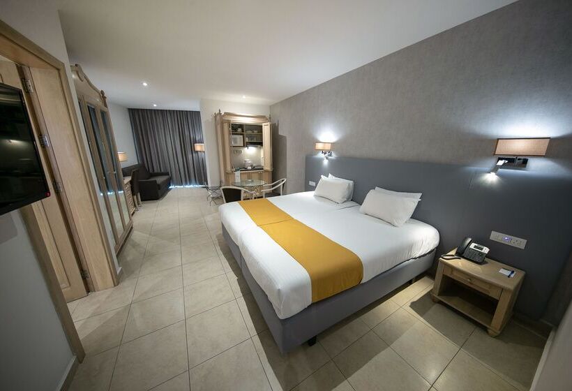 استودیوی استاندارد, Solana Hotel & Spa