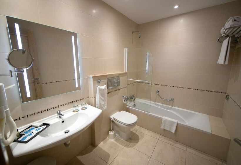 استودیوی استاندارد, Solana Hotel & Spa