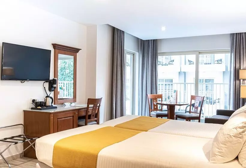استودیوی استاندارد, Solana Hotel & Spa
