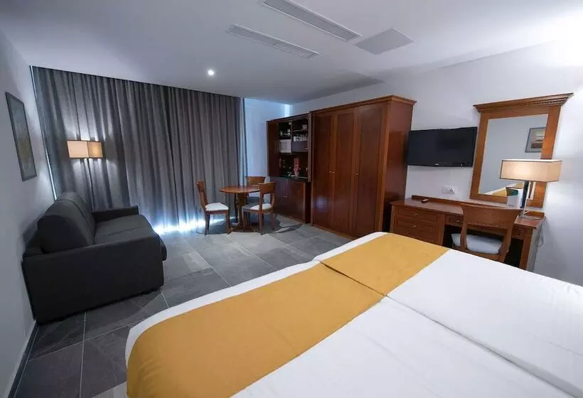 استودیوی استاندارد, Solana Hotel & Spa