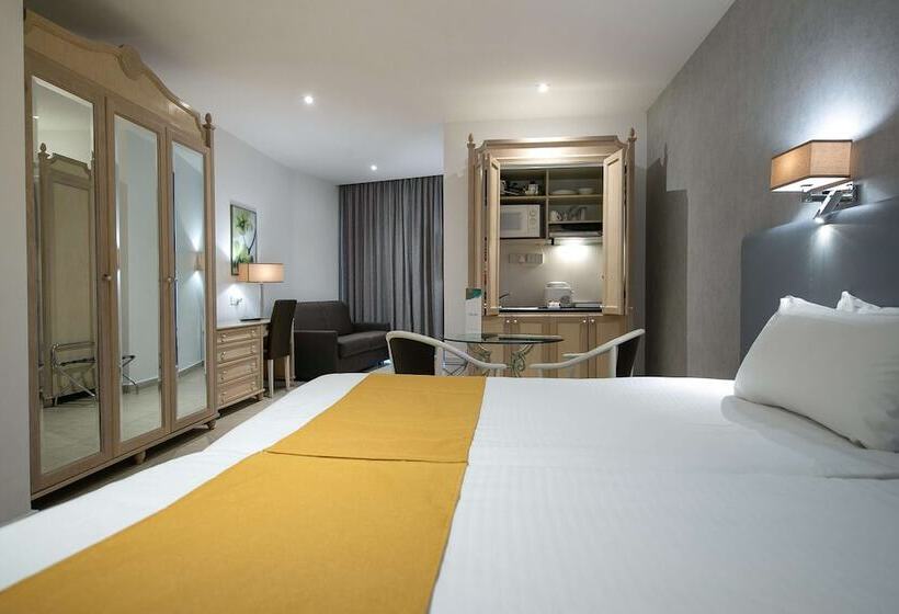 استودیوی استاندارد, Solana Hotel & Spa