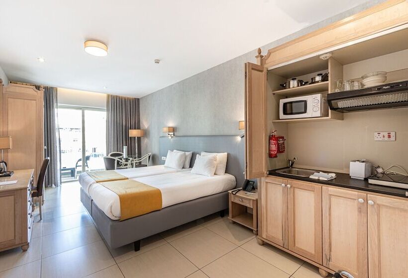 سوییت جونیور, Solana Hotel & Spa