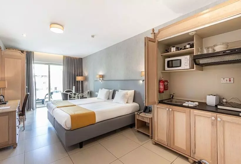سوییت جونیور, Solana Hotel & Spa