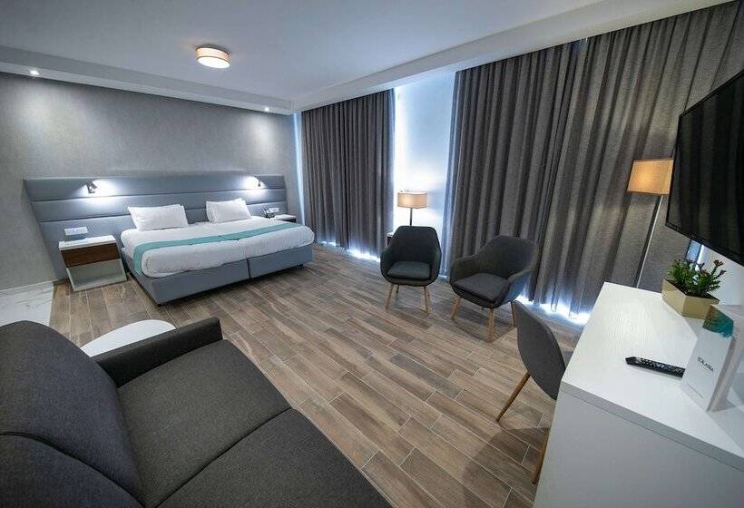 سوییت لوکس, Solana Hotel & Spa