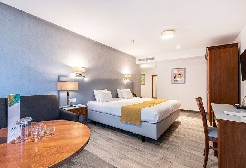 استودیوی استاندارد, Solana Hotel & Spa