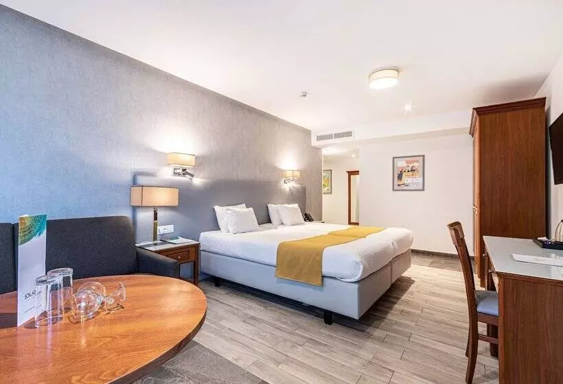 استودیوی استاندارد, Solana Hotel & Spa