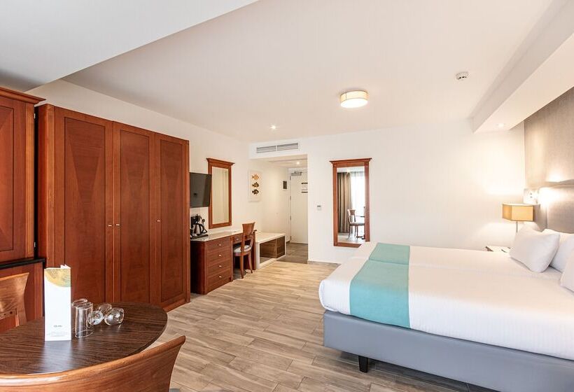 استودیوی استاندارد, Solana Hotel & Spa