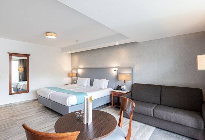 استودیوی استاندارد, Solana Hotel & Spa