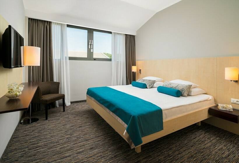 Полулюкс Вид на Море, Valamar Lacroma